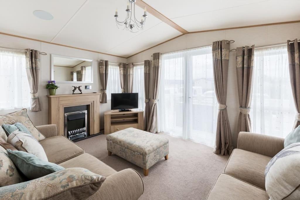 Вилла Waters Edge, Hoburne Cotswolds Саут-Керни Экстерьер фото