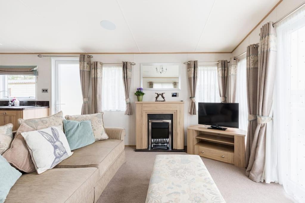 Вилла Waters Edge, Hoburne Cotswolds Саут-Керни Экстерьер фото