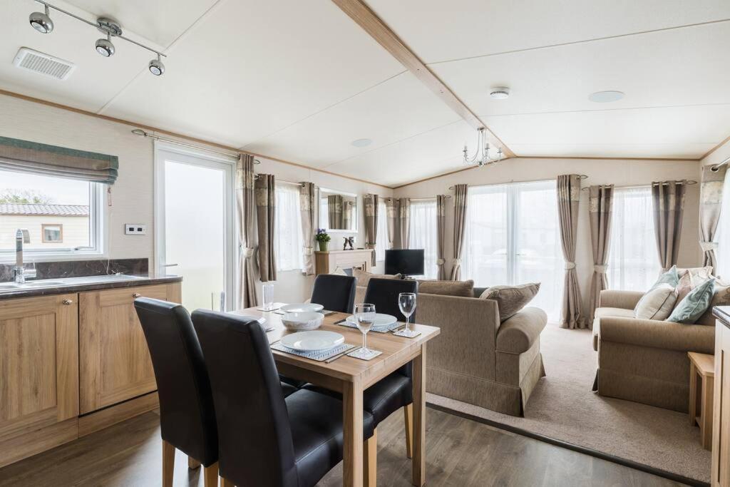 Вилла Waters Edge, Hoburne Cotswolds Саут-Керни Экстерьер фото