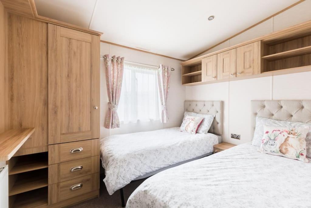 Вилла Waters Edge, Hoburne Cotswolds Саут-Керни Экстерьер фото
