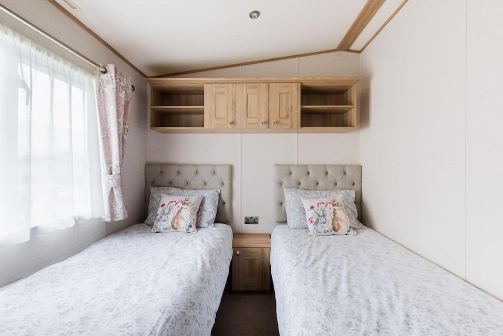 Вилла Waters Edge, Hoburne Cotswolds Саут-Керни Экстерьер фото