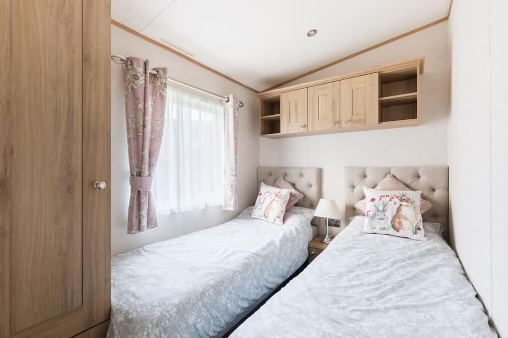 Вилла Waters Edge, Hoburne Cotswolds Саут-Керни Экстерьер фото